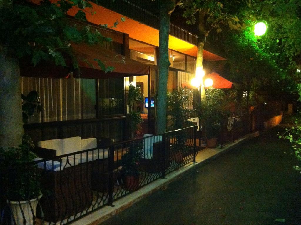 Meuble Lariana Hotel Bellaria – Igea Marina Kültér fotó